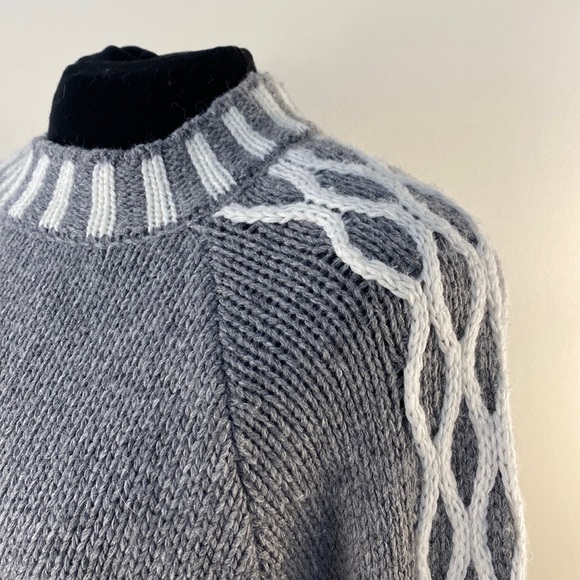 Endless Rose Sweater, Long Sleeve, Gray & White Accent, Braided - Picture 5 of 11